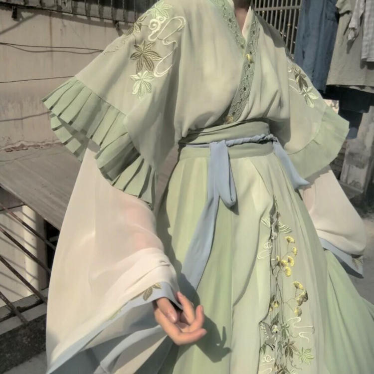 神谷熏（身份：神谷活心流代理师父、女主角） - 手机端流畅在线观看 - 手机直播